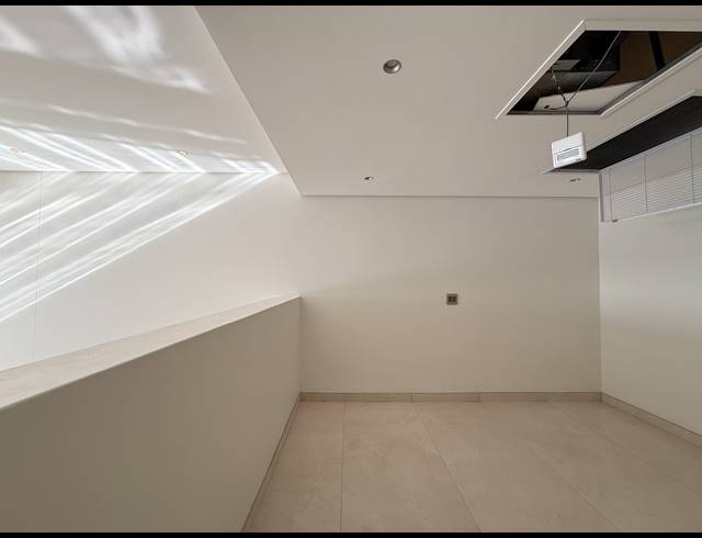 6 BEDROOM HOUSE FOR SALE IN IZINGA